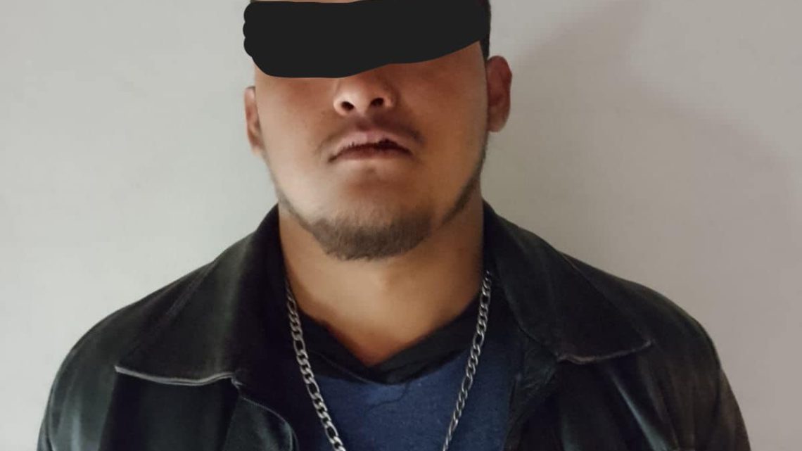 Elementos de la Policía Municipal de San Juan del Río, detuvieron a dos individuos por alterar el orden público y agredir a uniformados, esto en la colonia Fundadores, 3ª Sección.