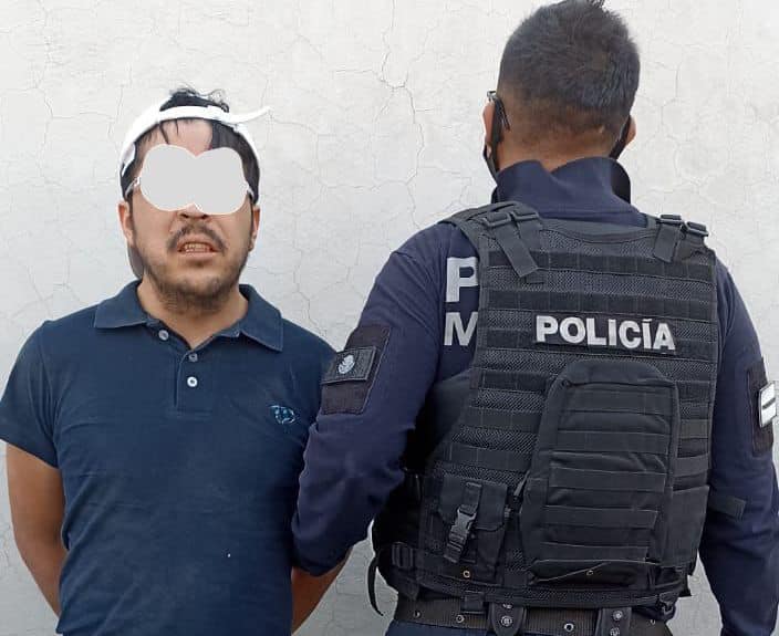 Policías Municipales, auxiliaron a una mujer que denunció haber sido víctima de acoso sexual, en calles del Barrio San Isidro, en San Juan del Río.