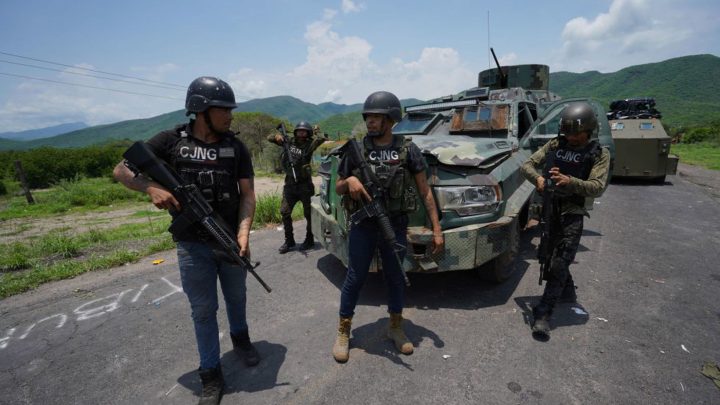 Delincuentes, al servicio del Cártel Nueva Generación, dispararon al helicóptero del Ejército durante un enfrentamiento que se registró el fin de semana pasado