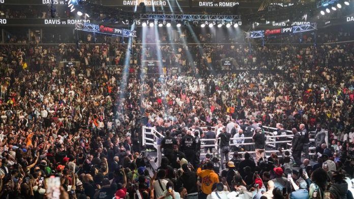 Esto ocurrió durante un combate de boxeo entre Gervonta Davis y Rolando Romero en el Barclays Center