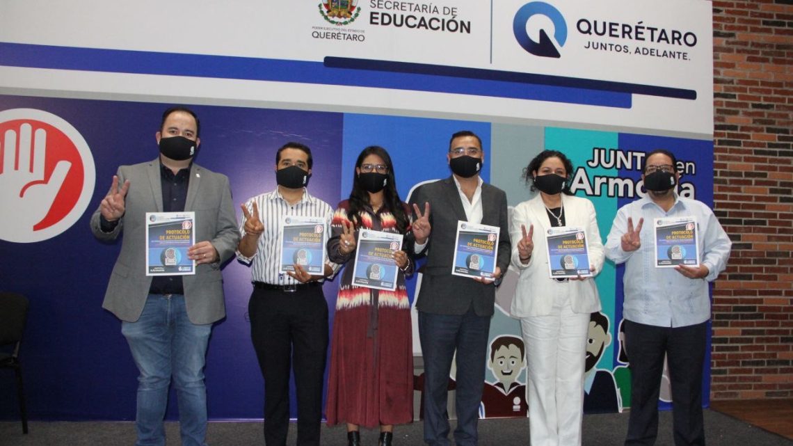 El director general del Colegio de Bachilleres del Estado de Querétaro (COBAQ), León Enrique Bolaño Mendoza, presentó el protocolo de Actuación para la Atención de Hechos Probables de Hostigamiento y Acoso Sexual.