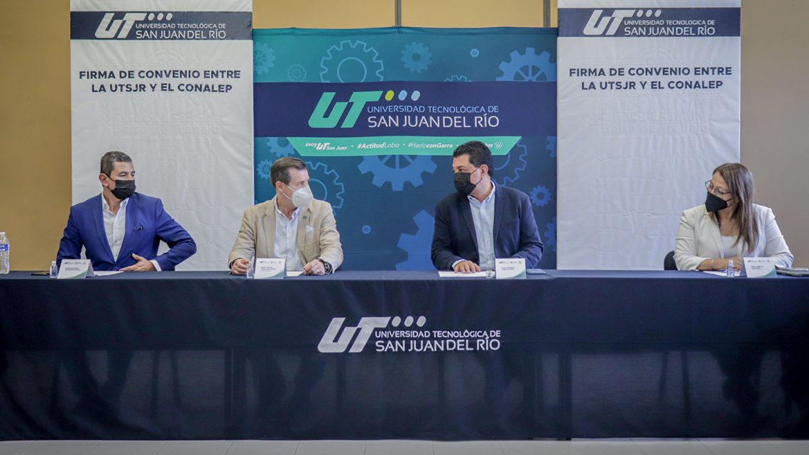 l rector de la Universidad Tecnológica de San Juan del Río (UTSJR), Fernando Ferrusca Ortiz y el director general del Colegio Nacional de Educación Profesional Técnica (CONALEP) Querétaro