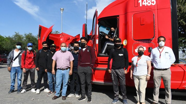 En el marco de la Semana Universitaria más de mil 700 estudiantes de bachillerato vivieron la experiencia de actividades académicas.