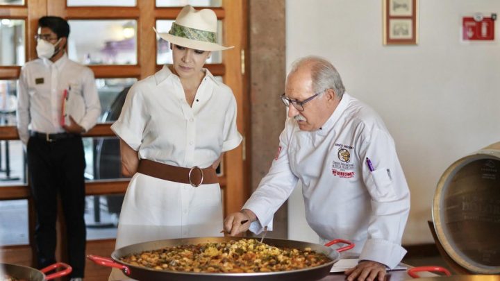 El chef Rogelio Castañón Félix, de Crocus Servicios Gastrónomicos, de Zacatecas, obtuvo el primer lugar del concurso de la 21ª edición del Festival de la Paella.