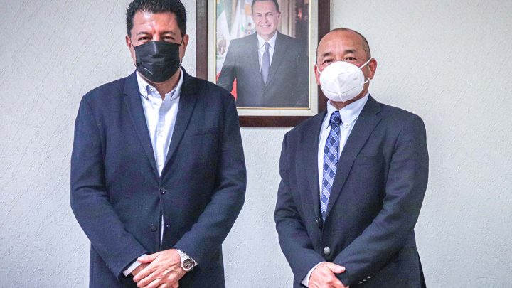 El rector de la Universidad Tecnológica de San Juan del Río (UTSJR), Fernando Ferrusca Ortiz, recibió al coordinador en México del Programa de Voluntarios de la Agencia de Cooperación Internacional del Japón (JICA).