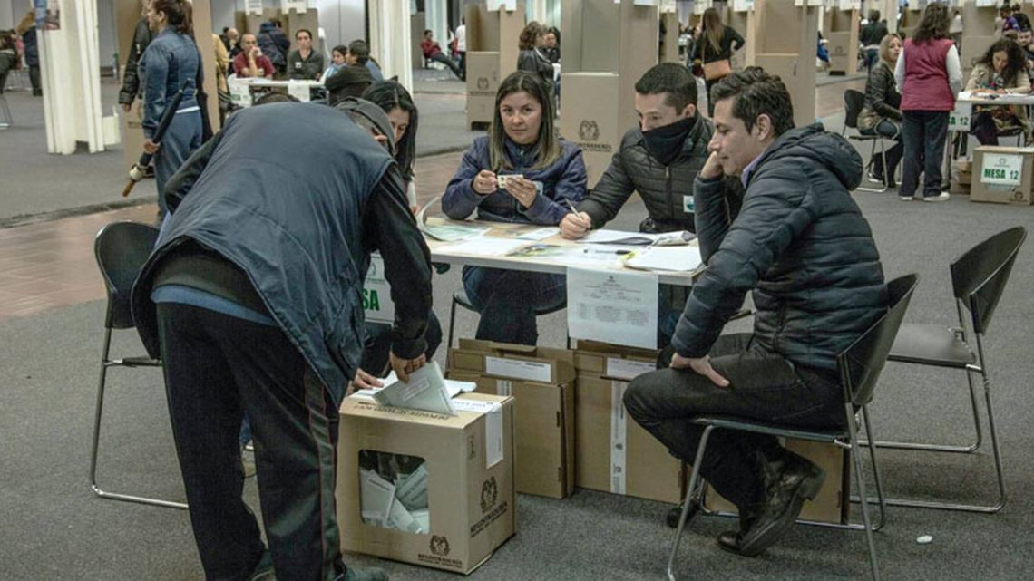 El candidato Gustavo Petro, de 62 años, domina ampliamente la intención de voto en su tercer intento de llegar a la presidencia