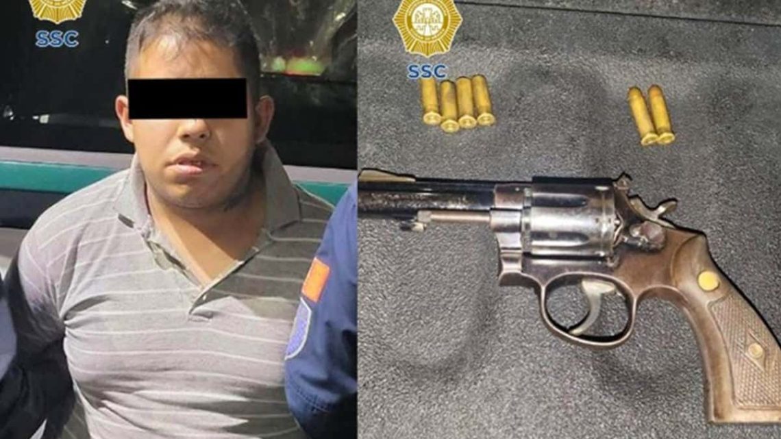 Además, al huir a bordo del vehículo, el agresor atropella a uno de los oficiales que acudió a brindar auxilio