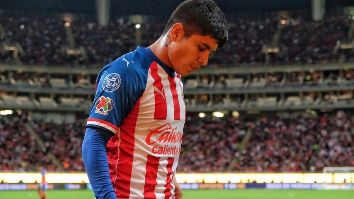 El estratega de las Chivas, Ricardo Cadena, habló sobre el futuro de Eduardo “Chofis” López y aquí te lo contamos