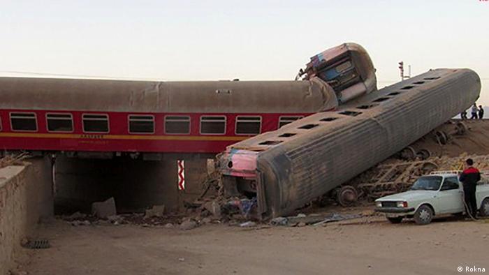El accidente provocó que once de los vagones del tren se salieran de las vías férreas