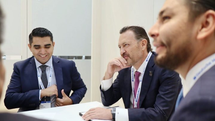 Con la visión de impulsar el crecimiento y desarrollo integral de la juventud, el gobernador, Mauricio Kuri González, anunció que a través de la iniciativa “Beca Embajadores Querétaro”