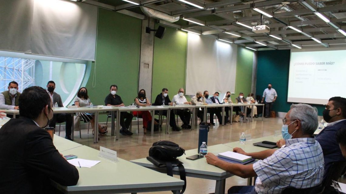 Con el objetivo de socializar la obra de Paseo 5 de febrero, la Secretaría de Educación (SEDEQ) participó en 14 reuniones con instituciones educativas y padres de familia.