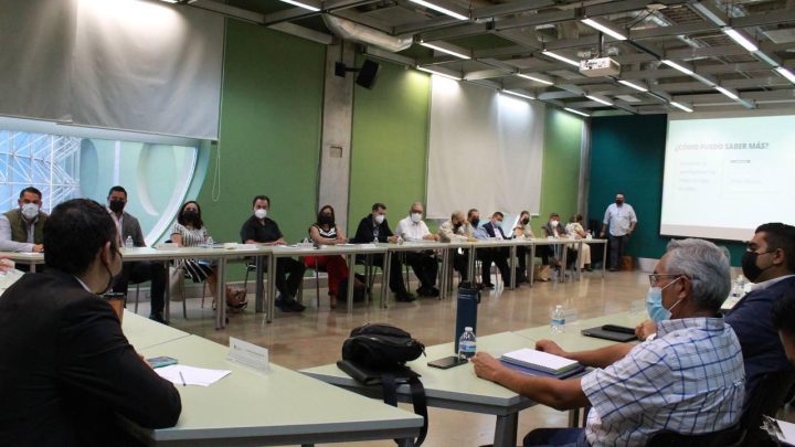 Con el objetivo de socializar la obra de Paseo 5 de febrero, la Secretaría de Educación (SEDEQ) participó en 14 reuniones con instituciones educativas y padres de familia.