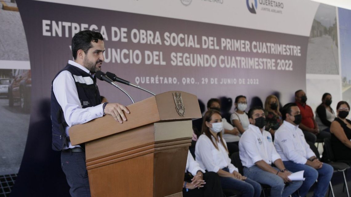 El secretario de Desarrollo Social, Agustín Dorantes Lámbarri, en representación del gobernador, Mauricio Kuri González.