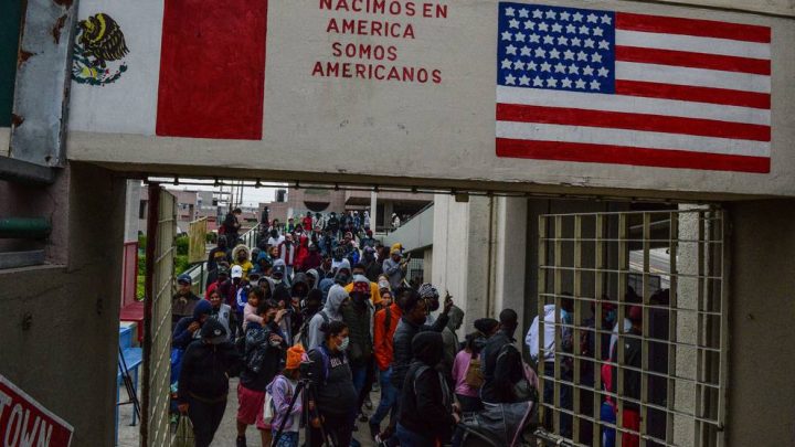 Los migrantes que ingresan a México por su frontera sur enfrentan abusos y dificultades para obtener protección y estatus legal bajo la “presión” de las políticas migratorias de EU, denunció Human Rights Watch (HRW)