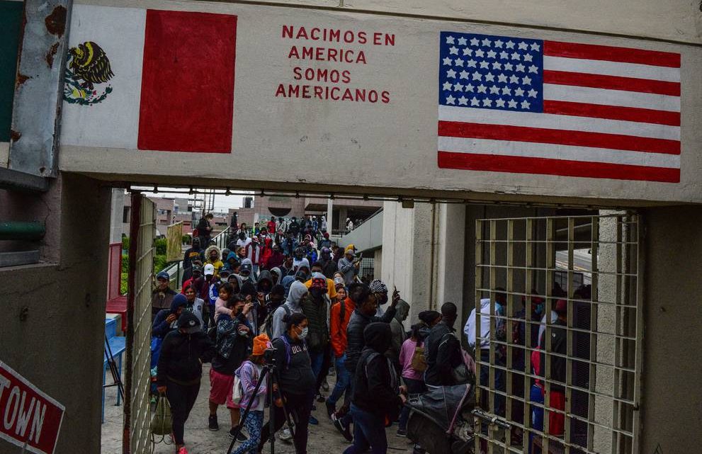 Los migrantes que ingresan a México por su frontera sur enfrentan abusos y dificultades para obtener protección y estatus legal bajo la “presión” de las políticas migratorias de EU, denunció Human Rights Watch (HRW)