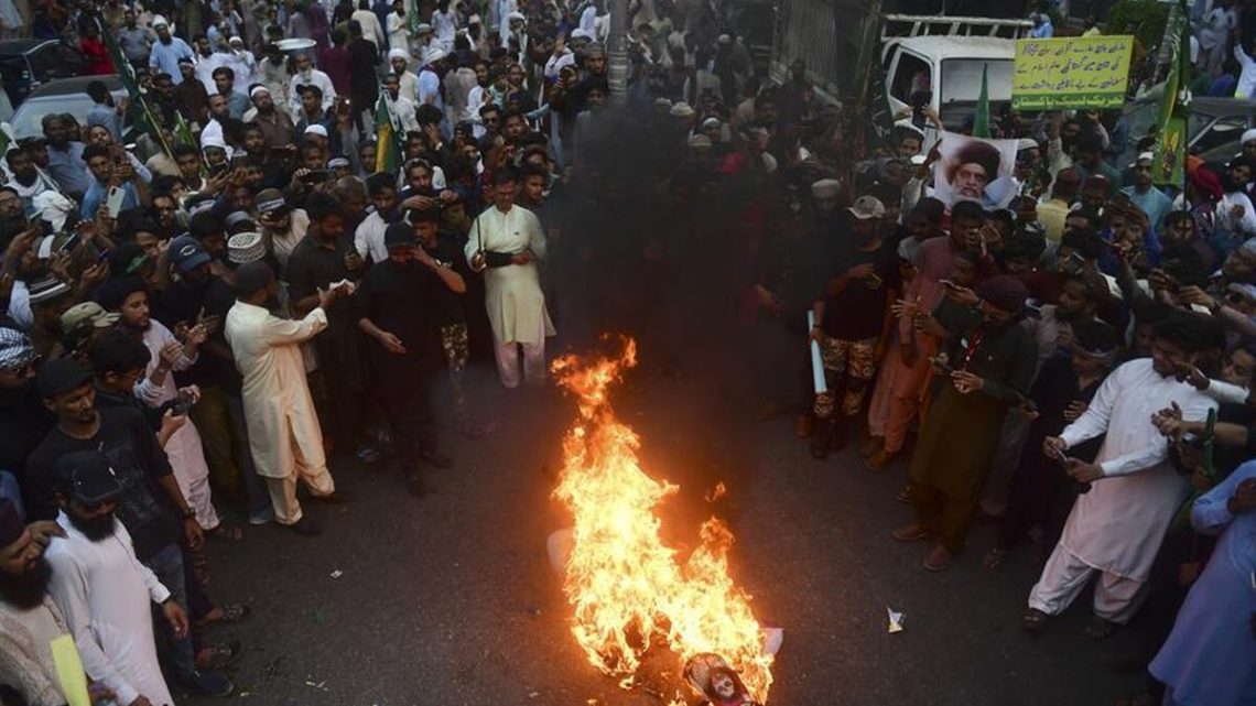 Fieles del islam organizaron manifestaciones en protesta por comentarios de Nupur Sharma, vocera del partido nacionalista hindú Bharatiya Janata Party, que consideraron insultantes para Mahoma