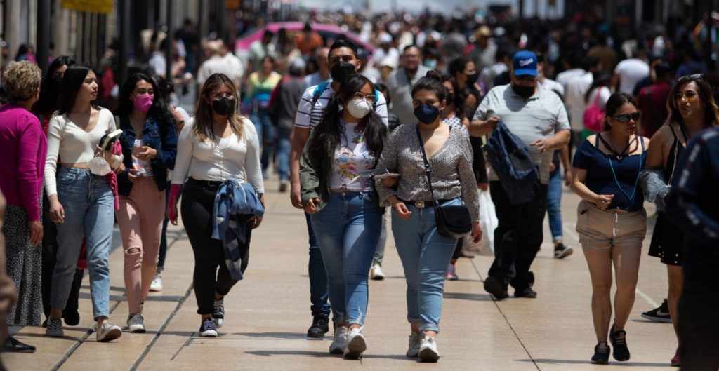 El país acumula cinco millones 833 mil 738 infecciones, así como 325 mil 242 fallecidos