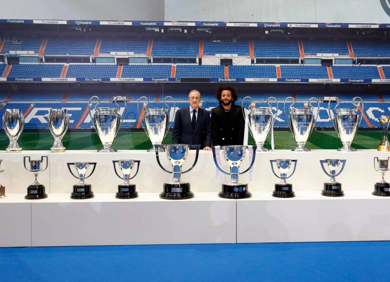El brasileño dio un emotivo discurso rodeado con los 25 títulos que lo convirtieron en el jugador más ganador en la historia del equipo merengue