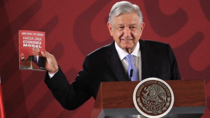 López Obrador recuerda la canción de Los Guaraguao y pidió que se reprodujera en el Salón Tesorería