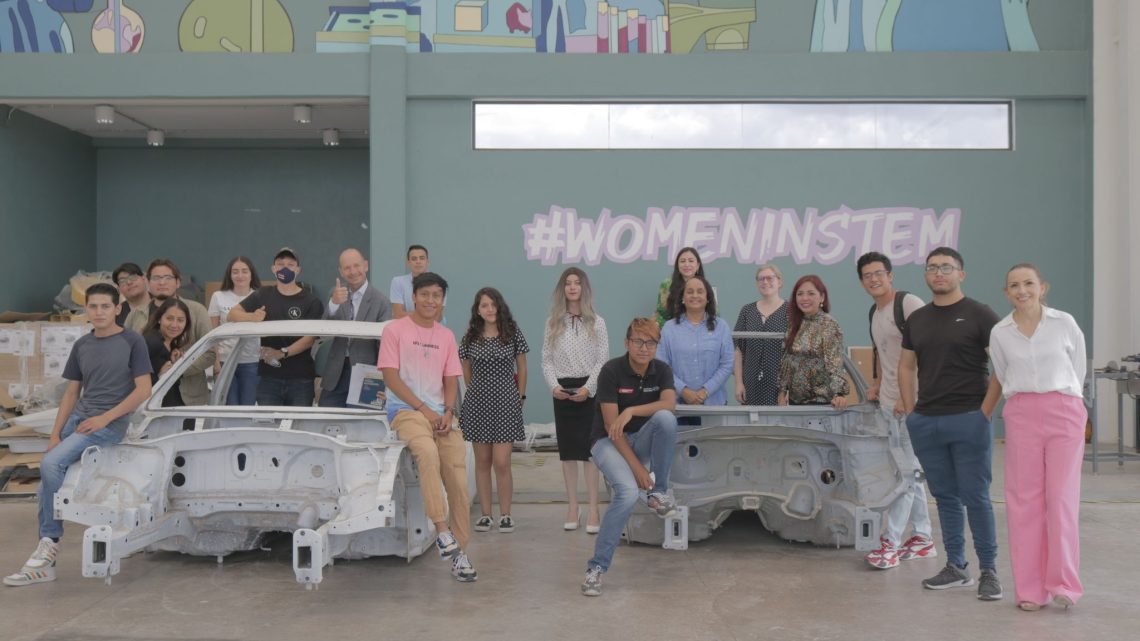 Con el propósito de contribuir al desarrollo de la fuerza laboral en Querétaro y a la implementación de proyectos con la industria para la movilidad estudiantil.