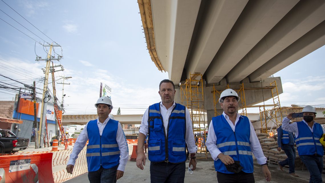 El gobernador del estado, Mauricio Kuri González, realizó un recorrido de supervisión por las principales obras viales que se realizan en el municipio de Corregidora.