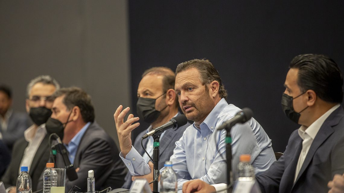 Los retos se enfrentan con decisión y valentía, aseveró el gobernador, Mauricio Kuri González, durante una reunión con integrantes del gabinete estatal.