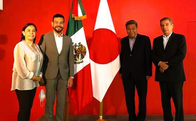 Con la finalidad de establecer un enlace que facilite la movilidad de alumnos y profesores a Japón, el rector de la Universidad Tecnológica de Querétaro (UTEQ).