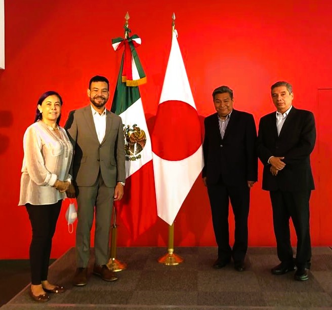 Con la finalidad de establecer un enlace que facilite la movilidad de alumnos y profesores a Japón, el rector de la Universidad Tecnológica de Querétaro (UTEQ).