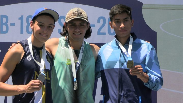 El atleta queretano Josué Daniel García Pacheco, impuso un nuevo récord mexicano en la prueba de salto con garrocha varonil.