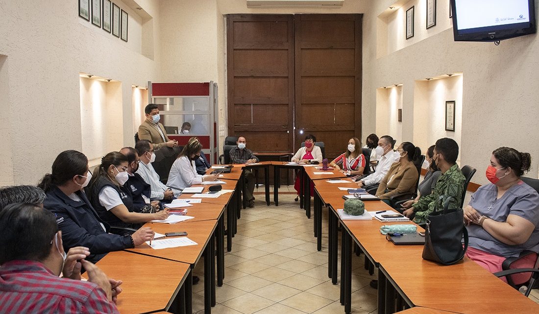 La secretaria de Salud del estado de Querétaro, María Martina Pérez Rendón, encabezó la séptima reunión del Comité Estatal de Vigilancia Epidemiológica.