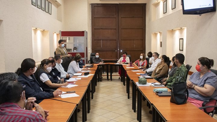 La secretaria de Salud del estado de Querétaro, María Martina Pérez Rendón, encabezó la séptima reunión del Comité Estatal de Vigilancia Epidemiológica.