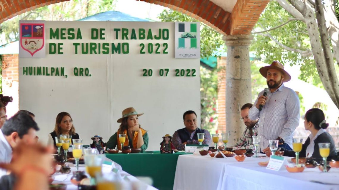 La secretaria de Turismo, Mariela Moran Ocampo, se reunió con autoridades y prestadores de servicios del municipio de Huimilpan.