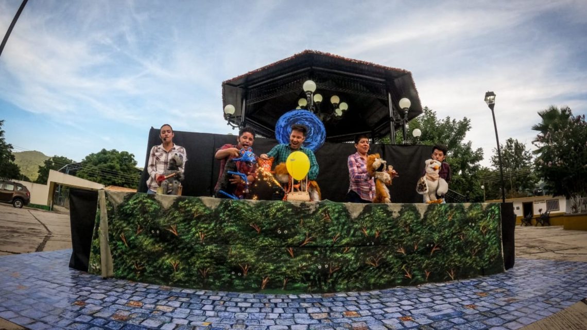 Acerca SECULT teatro a la Sierra Gorda