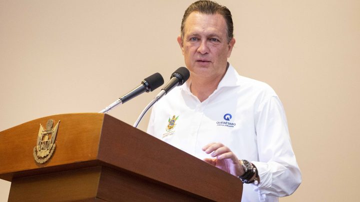 Entrega Gobernador apoyos para impulsar el desarrollo humano de las y los queretanos.