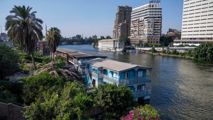 El paisaje tradicional de la ciudad está siendo retirado para desarrollar comercios en la ribera del río