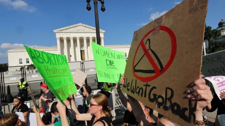 Tras negarle el aborto a una menor de diez años que fue violada, fue forzada a viajar al estado de Indiana para terminar su embarazo