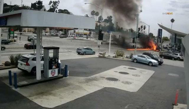 ¡Una tragedia! Conductora mata instantáneamente a seis por pasarse el alto a exceso de velocidad