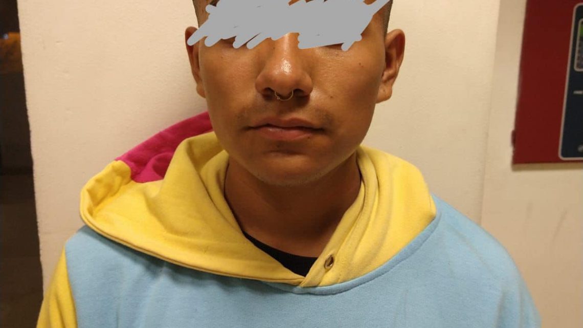 Aseguran a joven por presunta violencia familiar en Indeco.