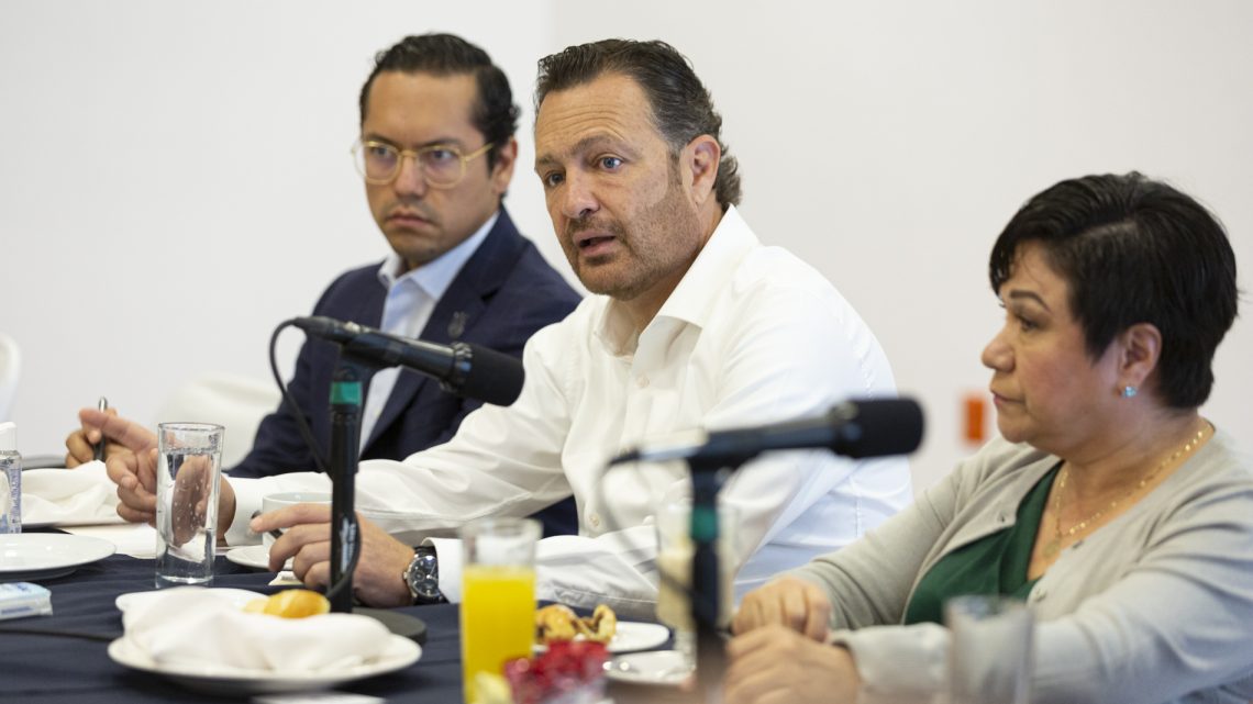 Se reúne Gobernador con integrantes del equipo médico de trasplantes del estado