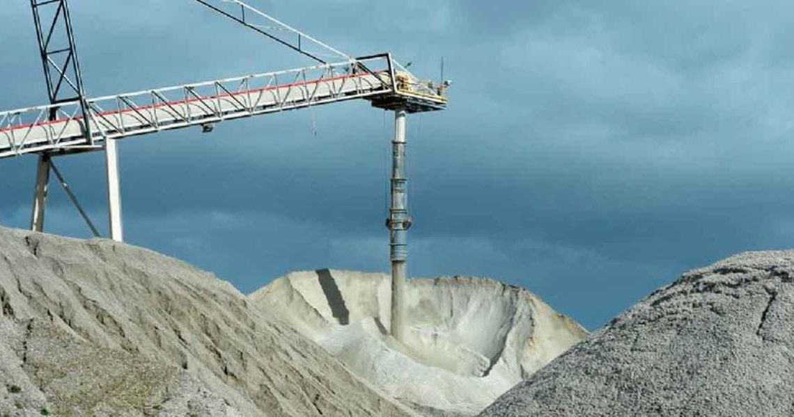 México crea la empresa que explotará litio