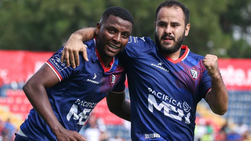 Joao Maleck mete un gol y lo expulsan el día que ratifican su libertad
