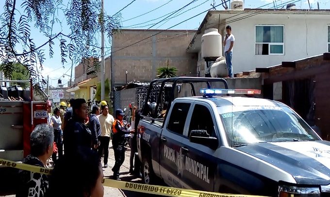 Hombre intenta matar a machetazos a su pareja en Puebla; es detenido