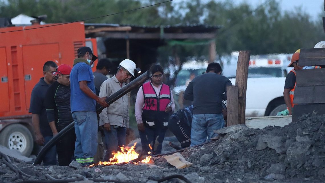 Se suman elementos y binomios caninos en rescate de mineros en Coahuila