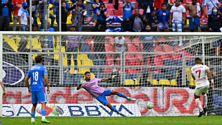 Toluca vence a Cruz Azul con mucha polémica