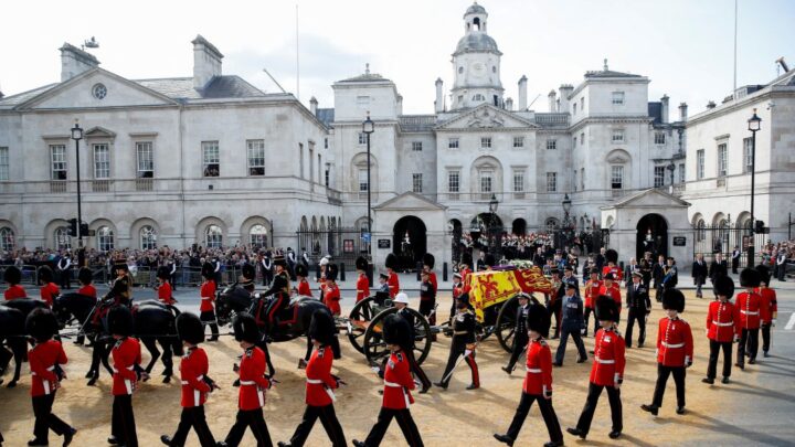 Londres inicia su multitudinario adiós a Isabel II