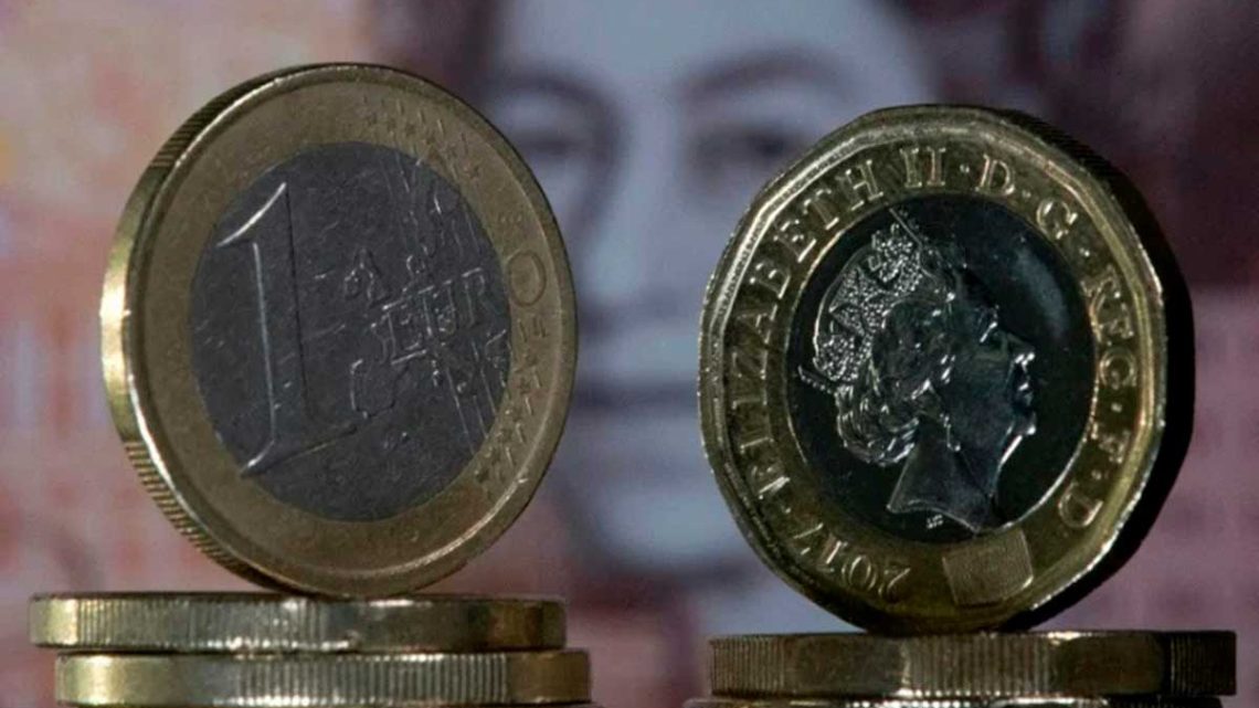 ¿Qué pasará ahora con las monedas, billetes y pasaportes que llevaban el sello de la reina?