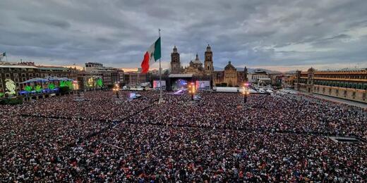Se arma trifulca tras concierto de Grupo Firme en el Zócalo (VIDEO)