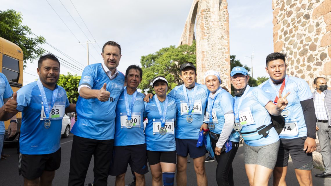 Reconoce Gobernador a participantes de los 21k Medio Maratón.