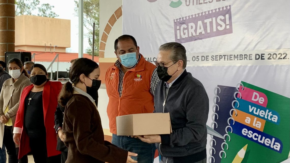 Avanza entrega de paquetes de útiles escolares
