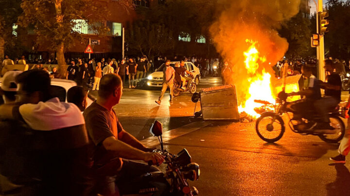 Protestas tras asesinato de Mahsa Amini han dejado 76 muertos